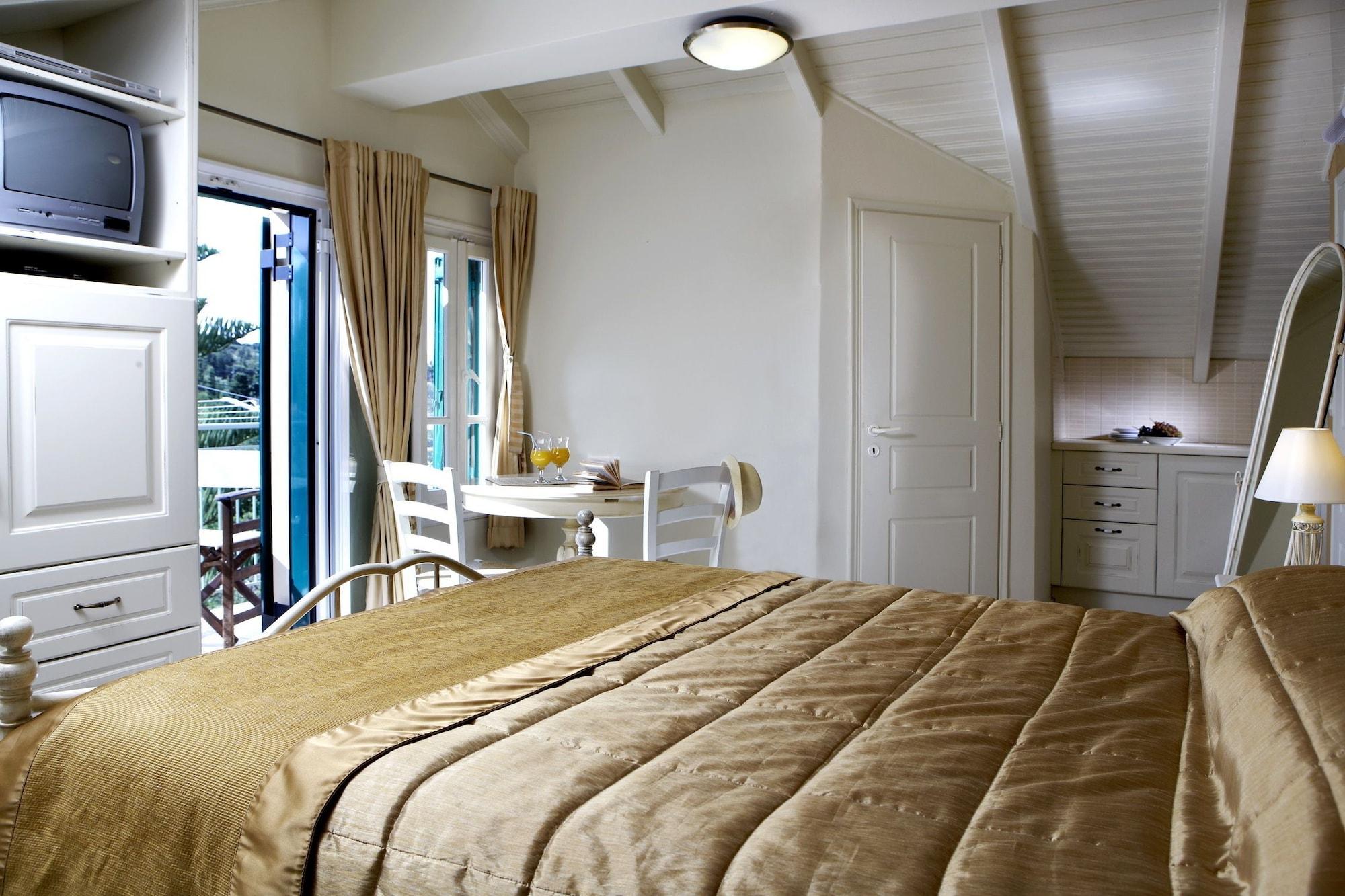 Dafnoudi Hotel Apartments Antipata  Экстерьер фото